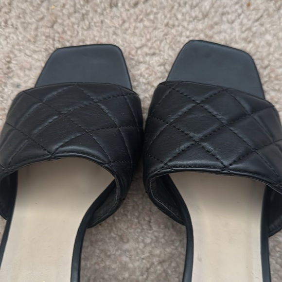 Anne Michelle Black Mules Timeless Design - Picture 2 of 3